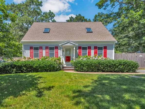 9 Elaine Road, Hyannis, MA 02601