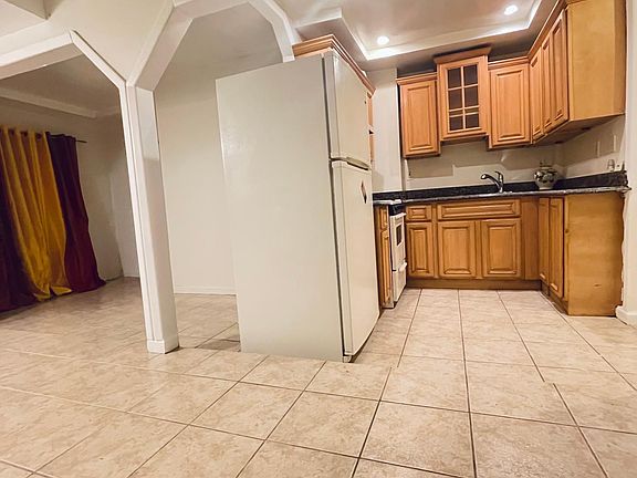 4th image of 744 S 5th Ave Floor 1