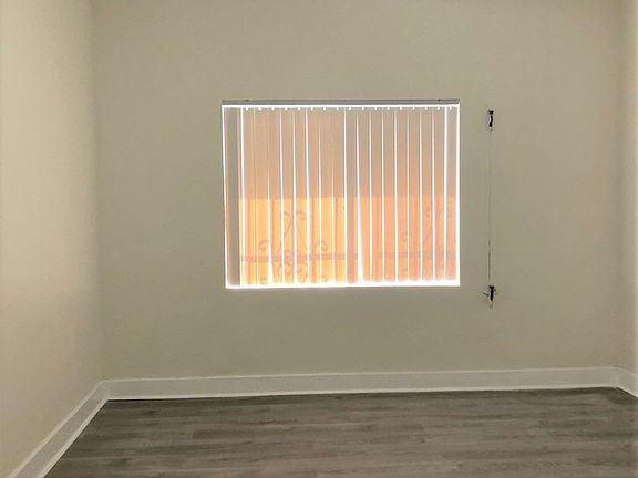 4th image of 1043 S Catalina St #1045