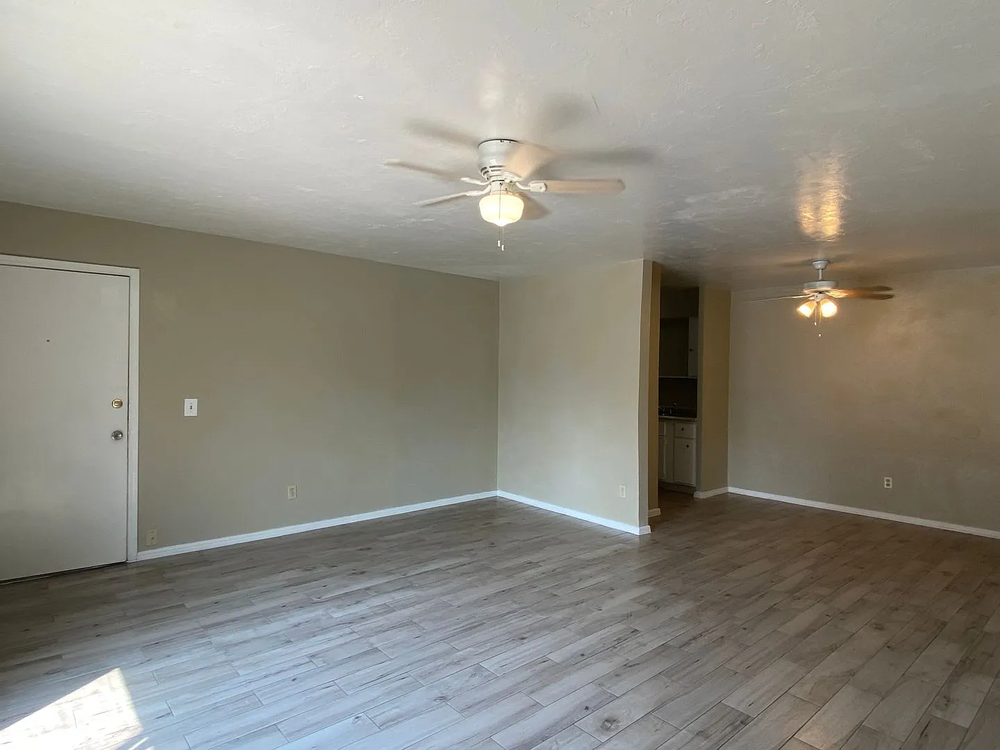 Conveniently Located 1 Bedroom Condo Nw Oklahoma City Section 8 Approved Property — Photo 4