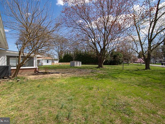 3rd image of 1267 Cove Dr
