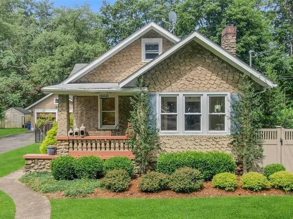 6 Ackerman Ave, Woodcliff Lake, NJ 07677