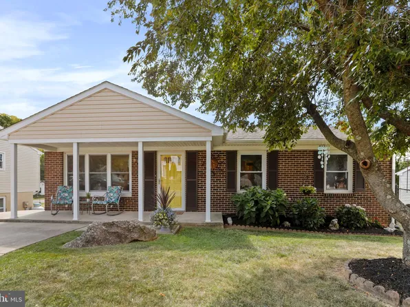 8 Concord Dr, Brunswick, MD 21716