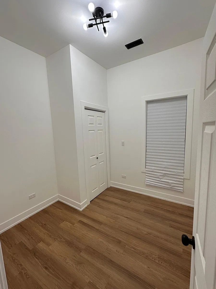 Building Photo - 4162 S Wells St #2