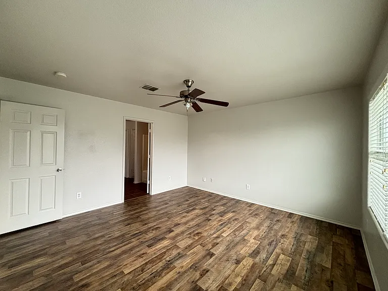 7508 Lazy Spur Blvd — Photo 6