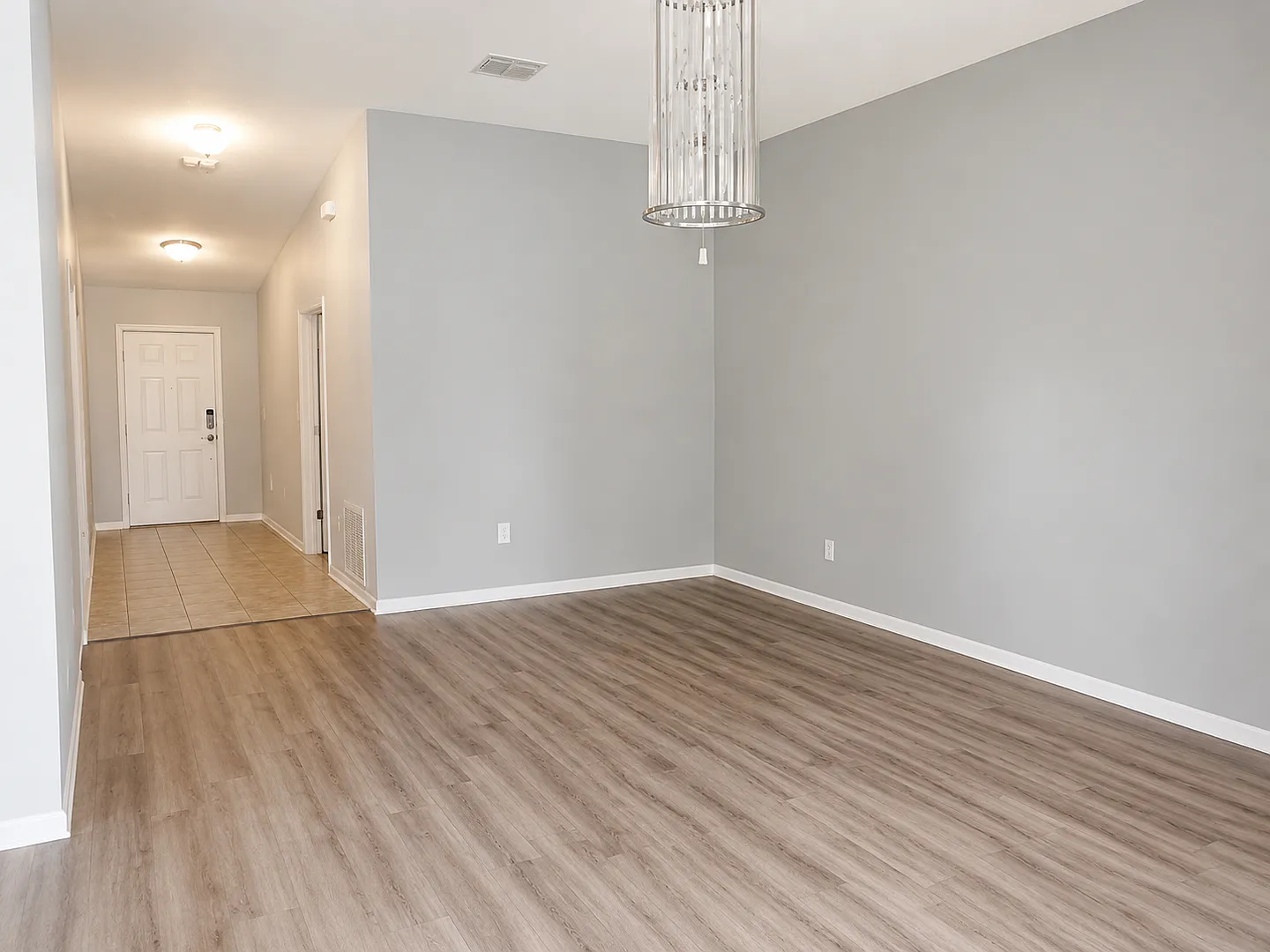 Stunning 3BD/2BTH Home in Hudson! — Photo 2