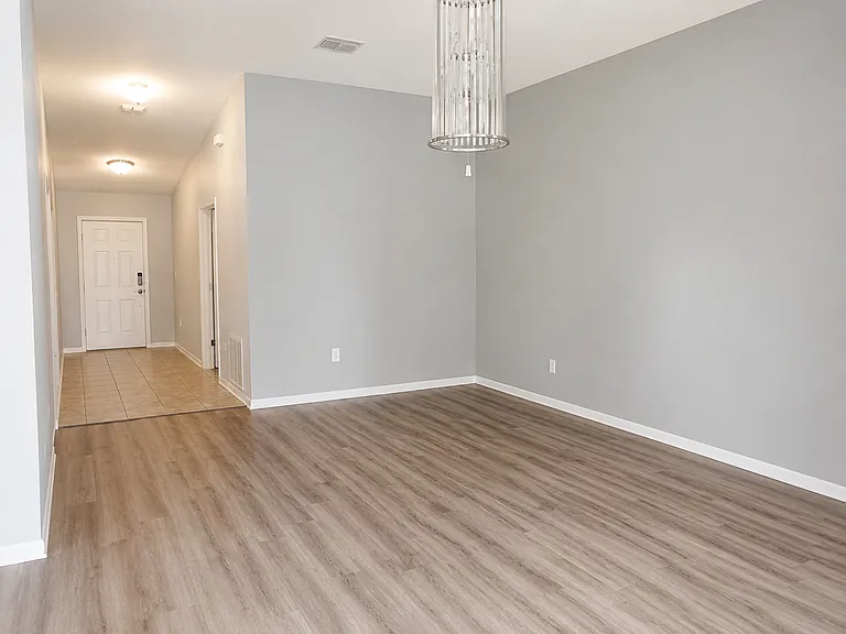 18686 Dobson Dr — Photo 2