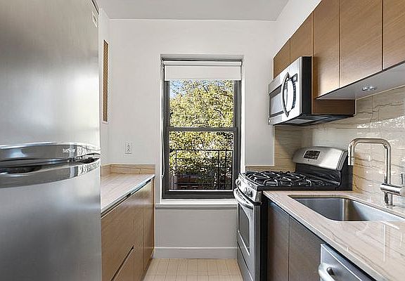 2nd image of 10 Downing St APT 3V