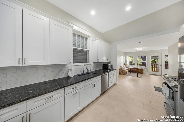 509 W Mistletoe Ave — Photo 12