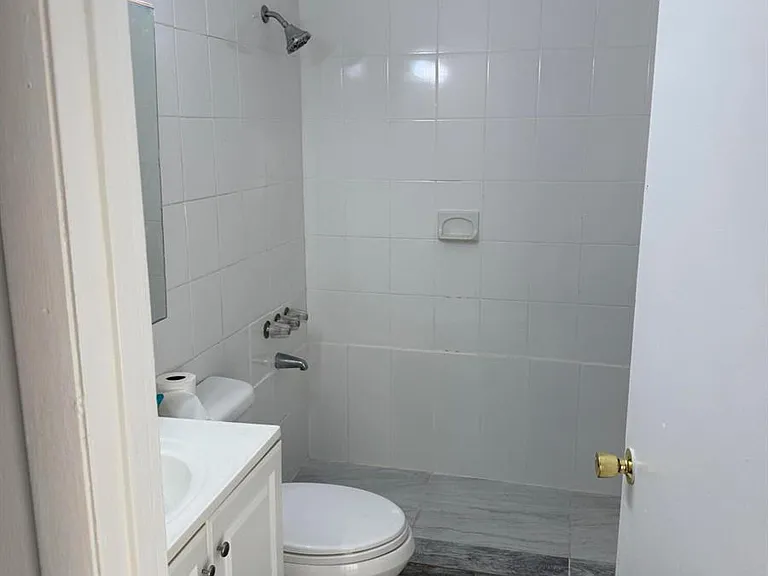 265 SW 11th Ave — Photo 10