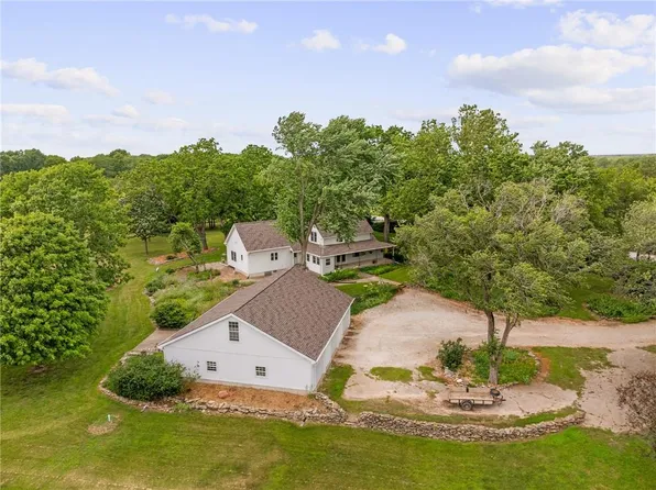 23883 Evans Rd, Tonganoxie, KS 66086