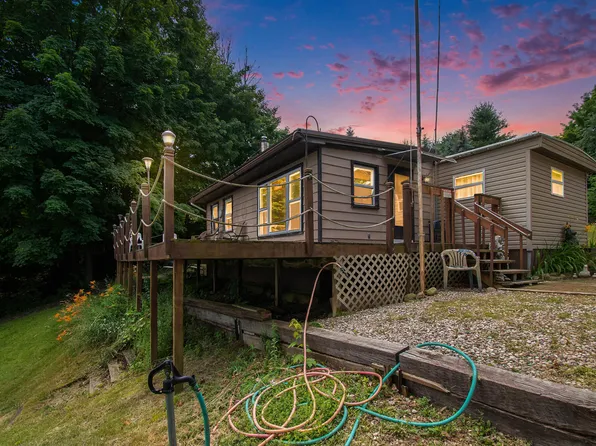 181 Mill St, Casnovia, MI 49318