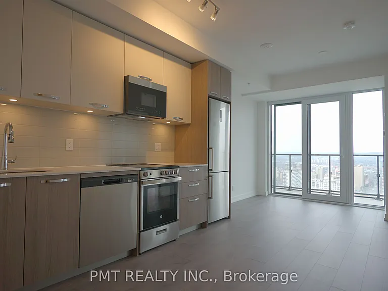 75 James St S #3101 — Photo 4