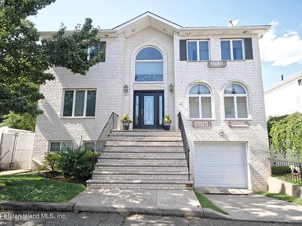 34 Delia Ct, Staten Island, NY 10307