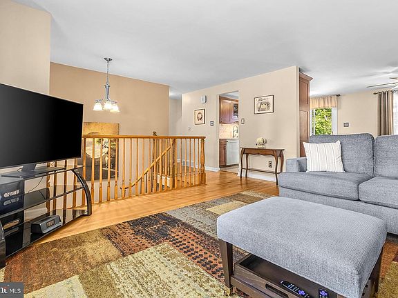5th image of 2404 Weir Rd