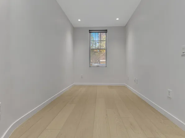 453 Hudson Street image 5 of 8