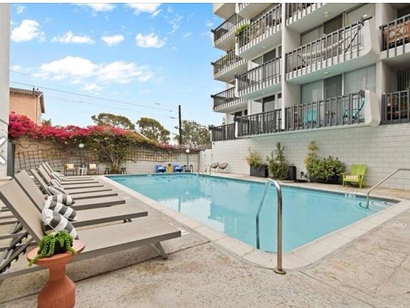 5th image of 727 Sapphire St Unit 403