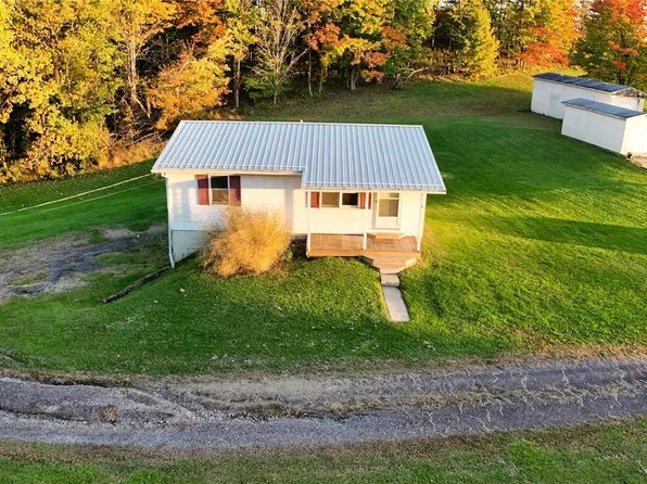 152 Sebring Dr, New Cumberland, WV 26047