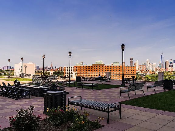 4th image of 4 Beacon Way APT 1703