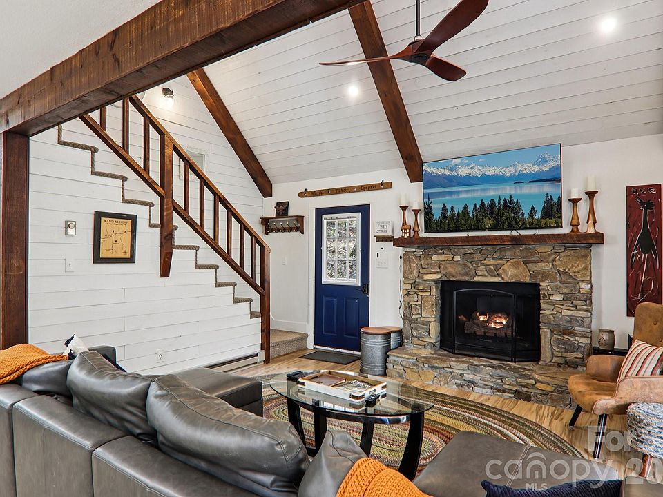 1st image of 33 Fernbrook Rd