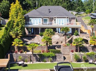 3913 Lakeridge Dr E, Lake Tapps, WA 98391