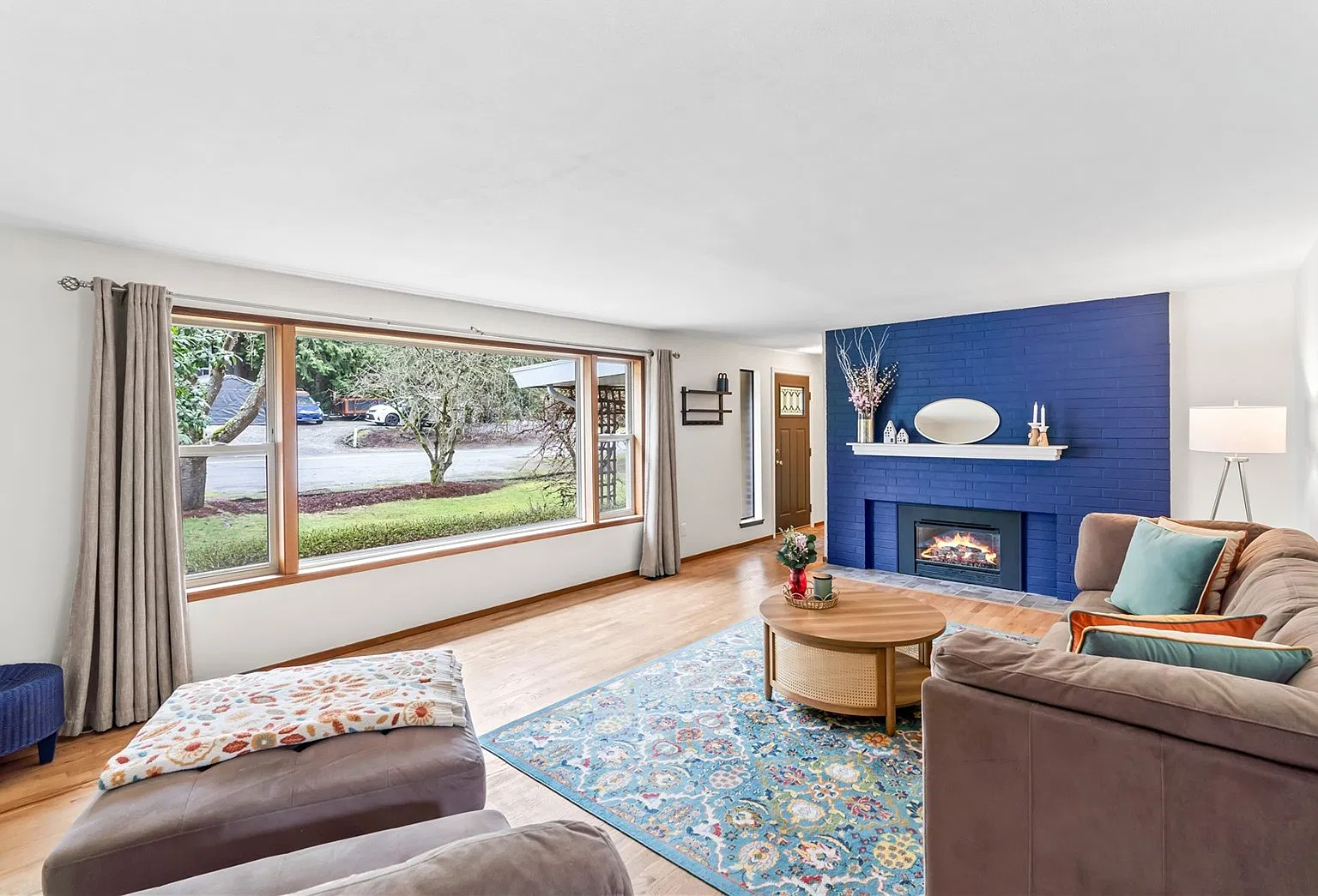 4 bed, 1.5 bath, 1680 sqft, $3,500 — Photo 2