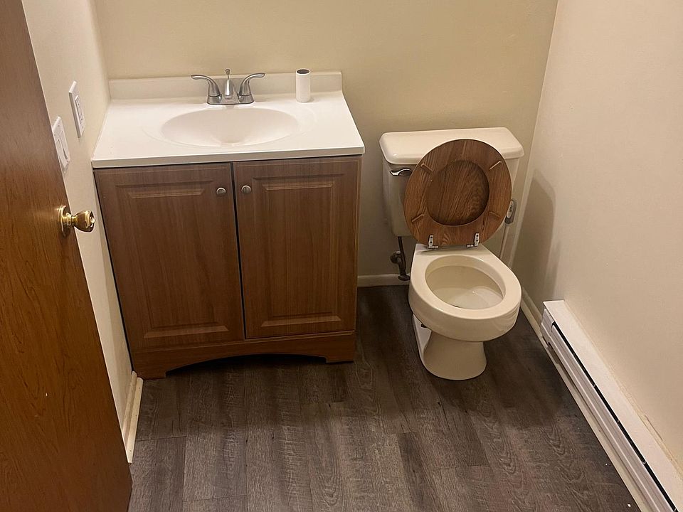 1st image of 11 Pembroke Ln #3