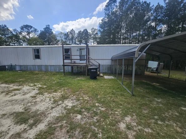 130 Shackett Rd, Raeford, NC 28376
