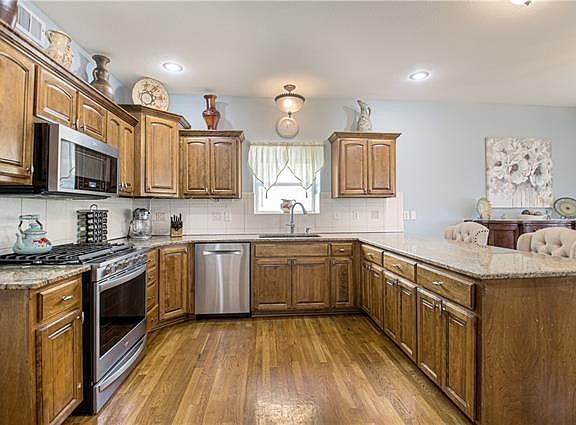 3rd image of 1709 SE Bluejay Dr