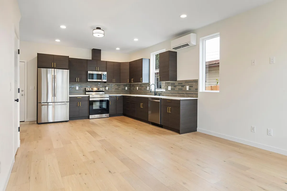 Building Photo - 6621 Carleton Ave S