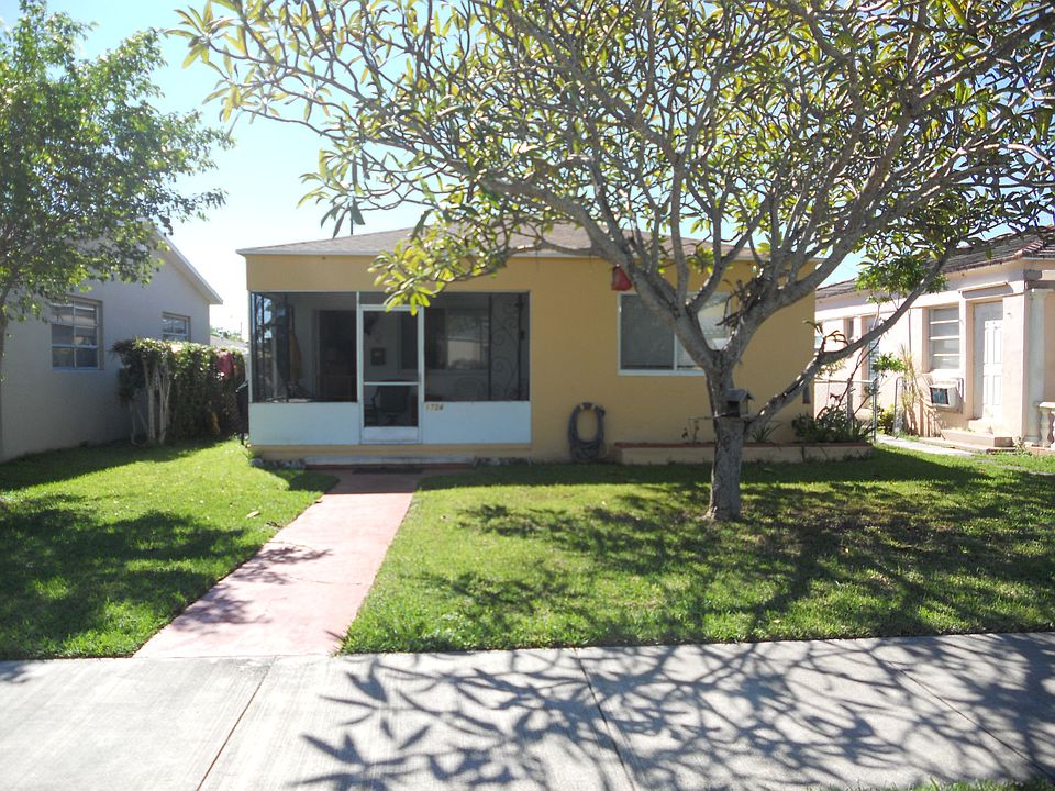 Duplex East Of Federal Hwy.