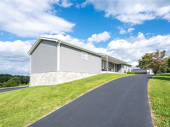3rd image of 408 McKlveen Rd