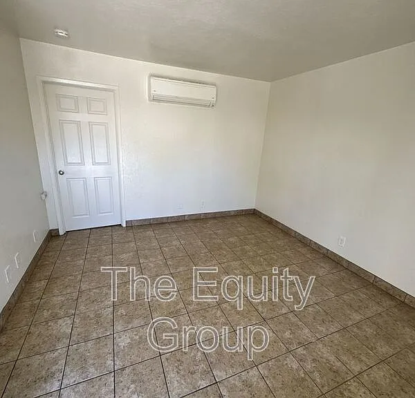 397 N Valencia Blvd — Photo 3