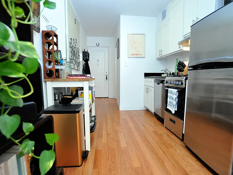 312 W 23rd St #3S — Photo 12