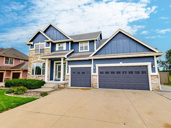 3rd image of 8340 Parkside Cir