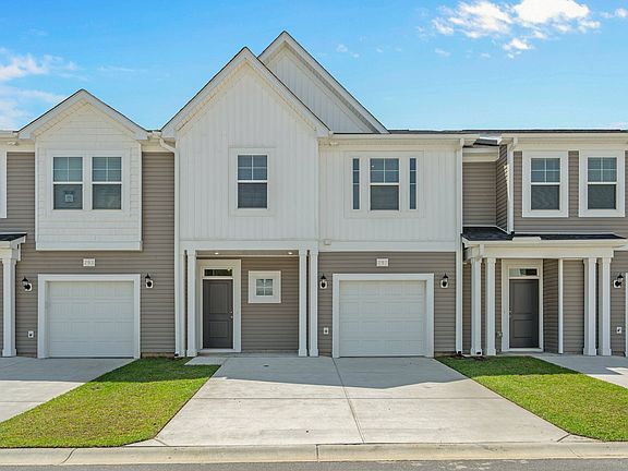 3rd image of 297 Sandridgebury Dr