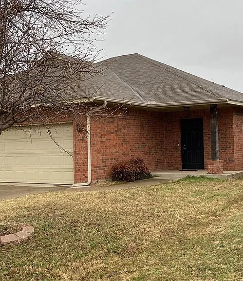 1713 W Palm Pl — Photo 1