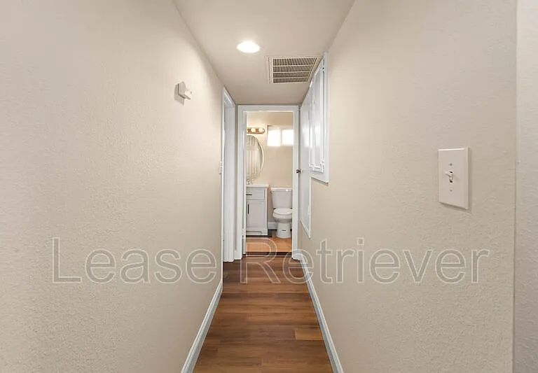 940 Palm Cir — Photo 19
