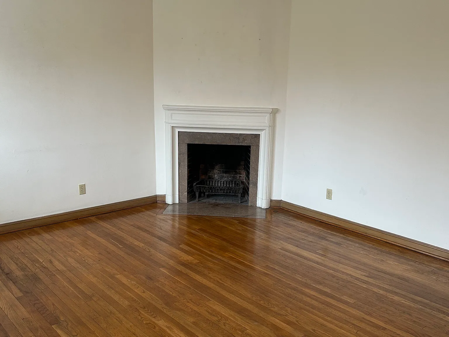 2 bed, 1200 sqft, $1,350 — Photo 2