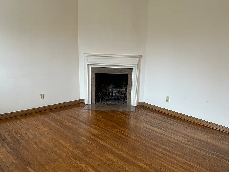 2009 Elmwood Ave #C — Photo 4