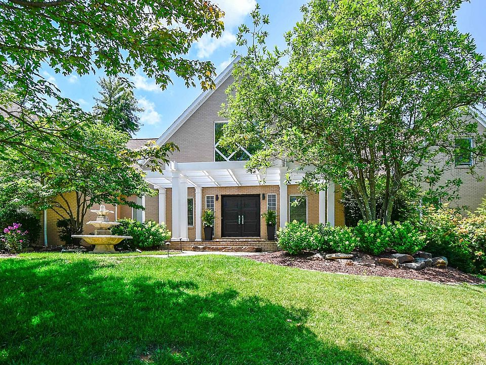 1st image of 2433 Lakeridge Dr