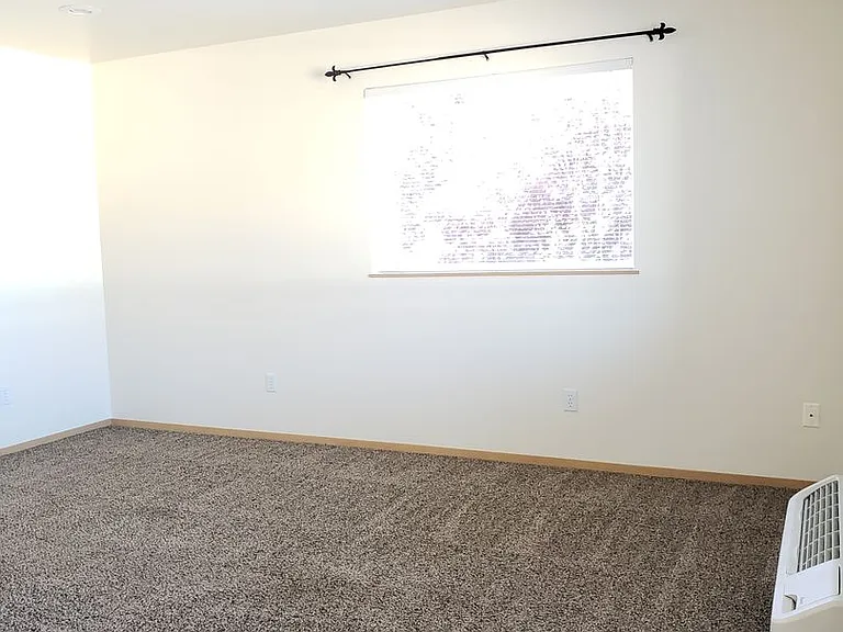 587 Eastmont Ave — Photo 6