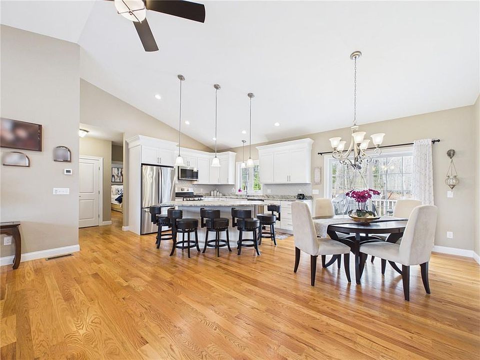 1st image of 40 Stag Cir