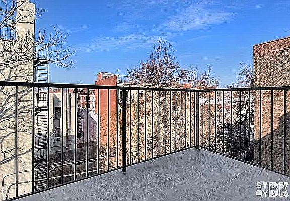 5th image of 699 Lafayette Ave #4R