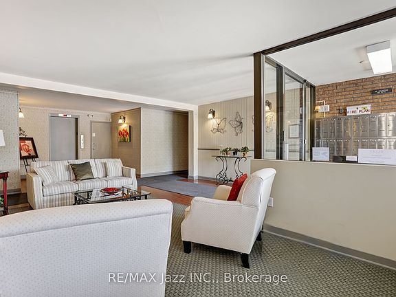 5th image of 363 Simcoe St N #401