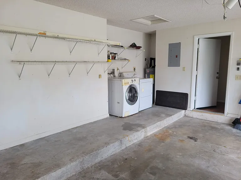 5881 Chester Ln — Photo 42