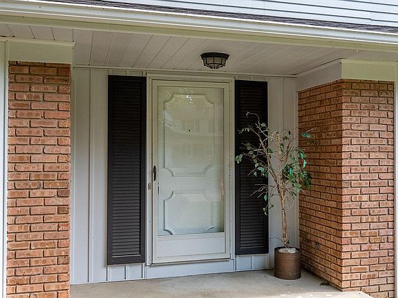 3rd image of 2140 Butternut Dr
