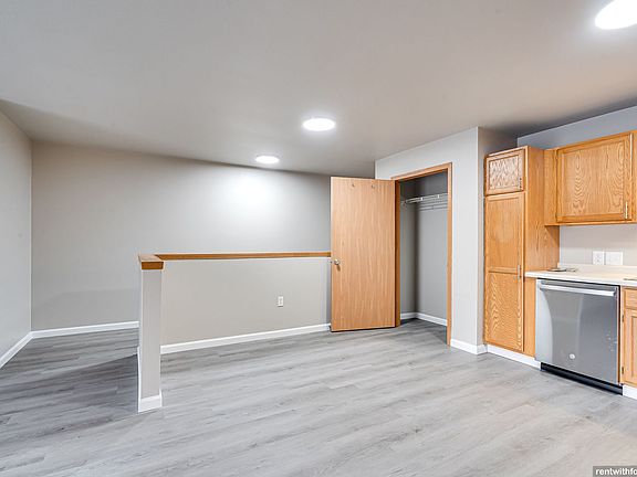 3rd image of 117 Knaup Dr APT 6