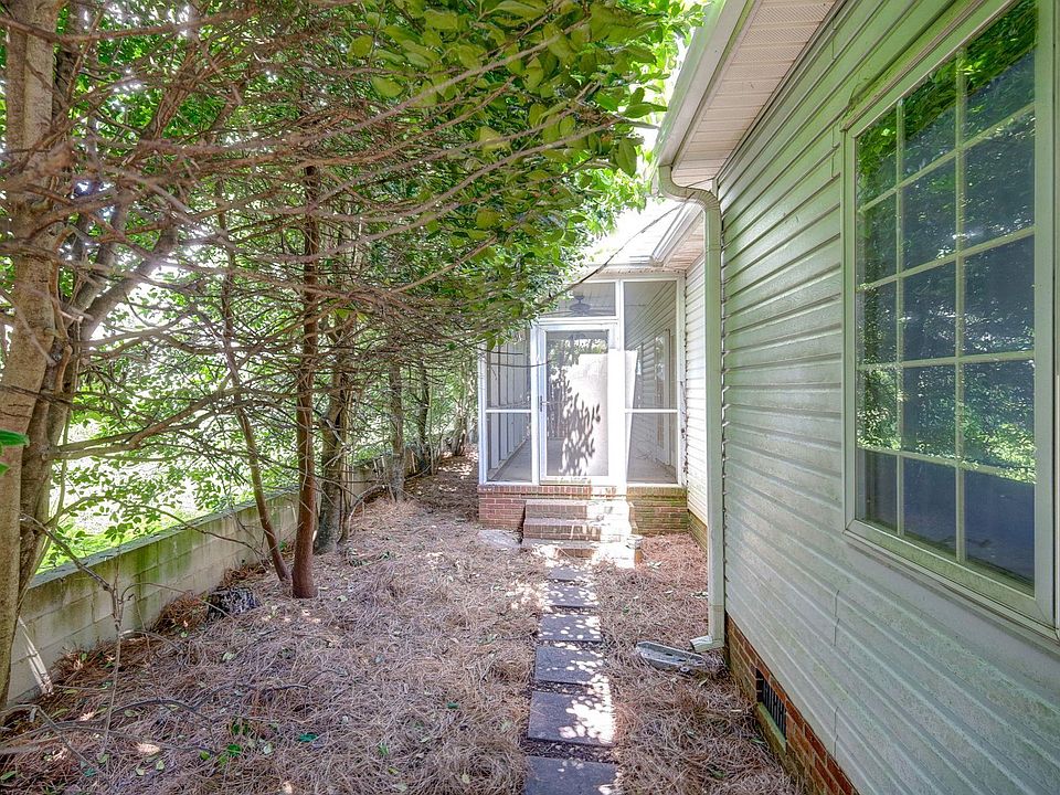 2nd image of 5 Magnolia Place Ct