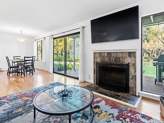 4th image of 905 W Middlefield Rd APT 975